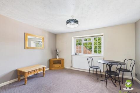 EweMove Estate Agents Basingstoke - LONGACRE RISE 