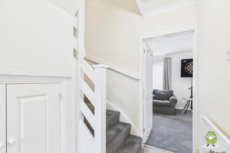 EweMove Estate Agents Basingstoke - Paterson Close