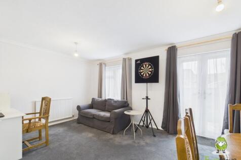 EweMove Estate Agents Basingstoke - Paterson Close