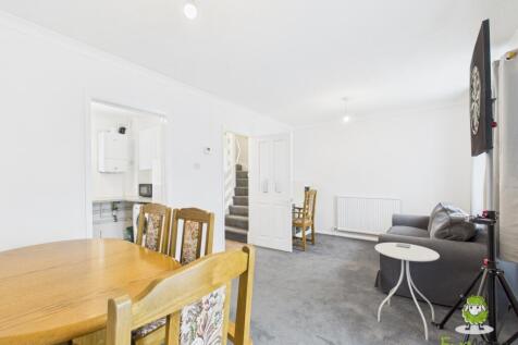EweMove Estate Agents Basingstoke - Paterson Close