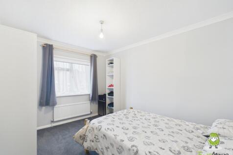 EweMove Estate Agents Basingstoke - Paterson Close