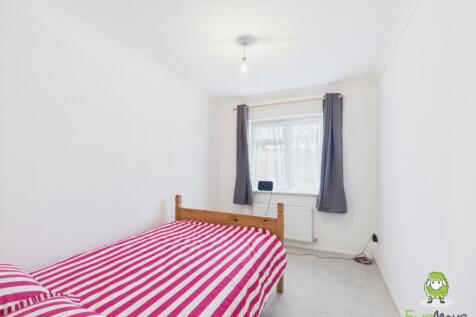 EweMove Estate Agents Basingstoke - Paterson Close