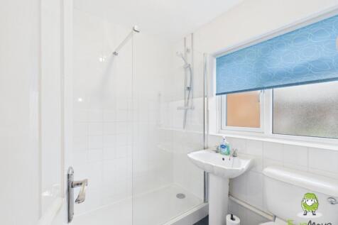 EweMove Estate Agents Basingstoke - Paterson Close