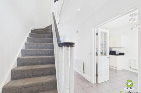 EweMove Estate Agents Basingstoke - Rockbourne Roa