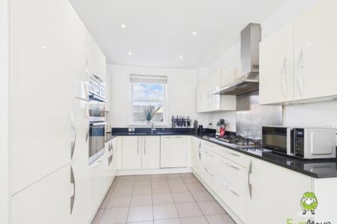 EweMove Estate Agents Basingstoke - Rockbourne Roa