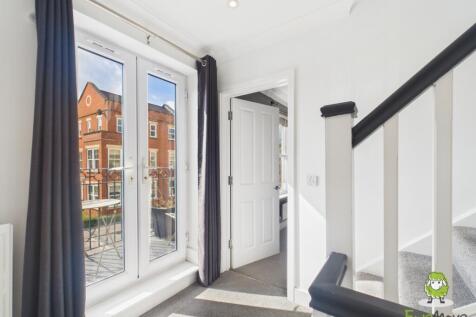 EweMove Estate Agents Basingstoke - Rockbourne Roa