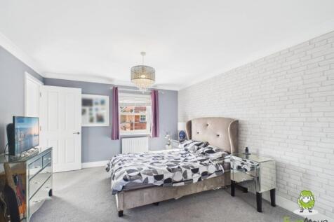 EweMove Estate Agents Basingstoke - Rockbourne Roa