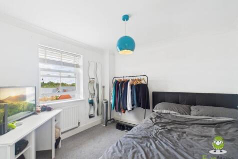 EweMove Estate Agents Basingstoke - Rockbourne Roa