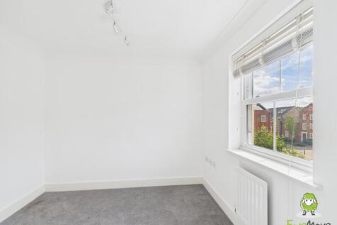 EweMove Estate Agents Basingstoke - Rockbourne Roa