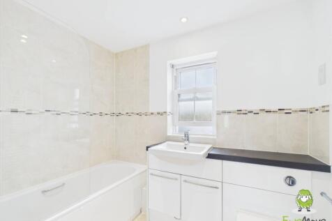 EweMove Estate Agents Basingstoke - Rockbourne Roa