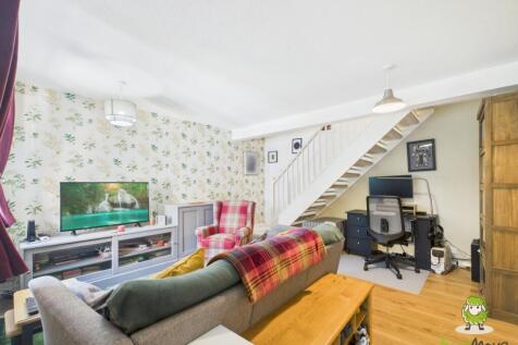 EweMove Estate Agents Basingstoke - Nursery Close 