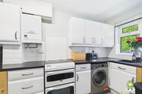 EweMove Estate Agents Basingstoke - Nursery Close 