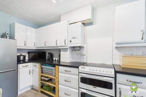 EweMove Estate Agents Basingstoke - Nursery Close 