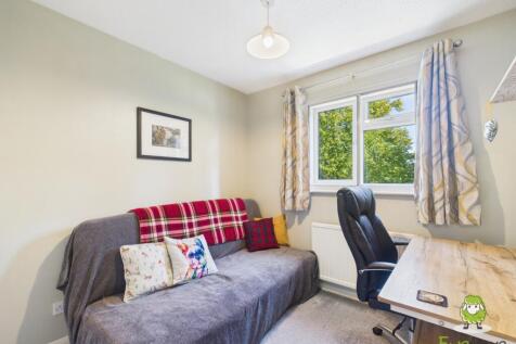 EweMove Estate Agents Basingstoke - Nursery Close 
