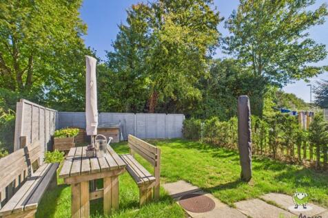 EweMove Estate Agents Basingstoke - Nursery Close 