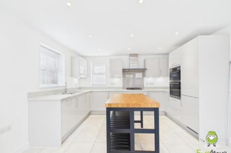 EweMove Estate Agents Basingstoke - Dovecote Way