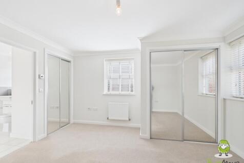 EweMove Estate Agents Basingstoke - Dovecote Way