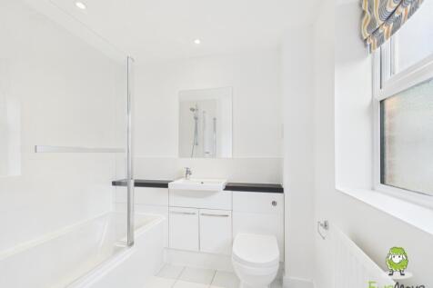 EweMove Estate Agents Basingstoke - Dovecote Way
