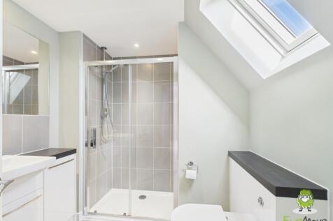 EweMove Estate Agents Basingstoke - Dovecote Way