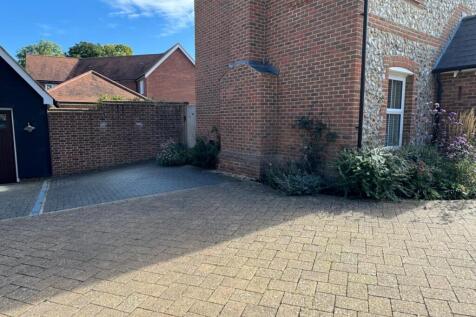 EweMove Estate Agents Basingstoke - Dovecote Way