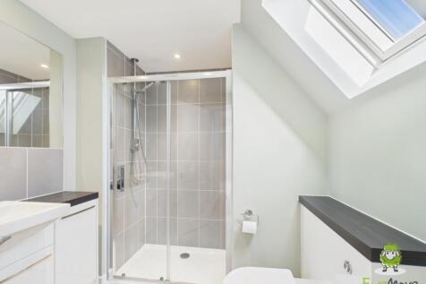 EweMove Estate Agents Basingstoke - Dovecote Way