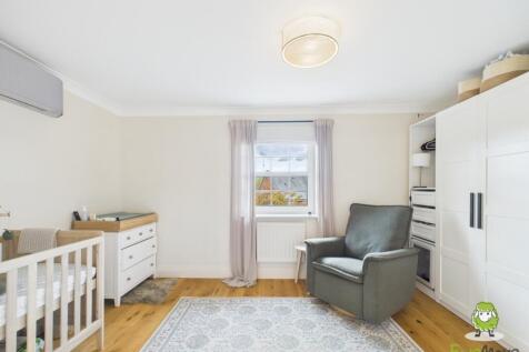 EweMove Estate Agents Basingstoke - Gaiger Avenue 