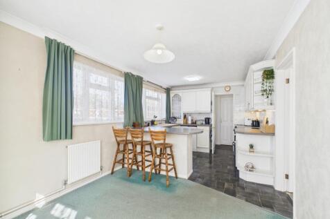 EweMove Basingstoke Estate Agents - Cleveland Clos