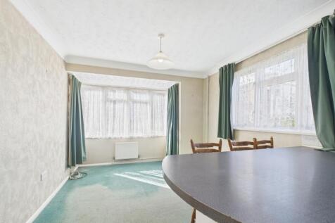 EweMove Basingstoke Estate Agents - Cleveland Clos