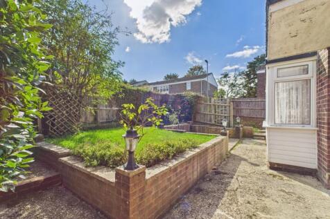 EweMove Basingstoke Estate Agents - Cleveland Clos