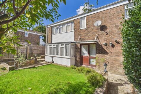 EweMove Basingstoke Estate Agents - Cleveland Clos