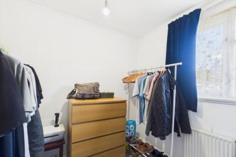 EweMove Basingstoke Estate Agents - Cleveland Clos