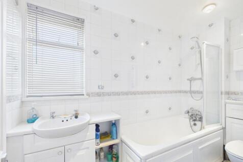 EweMove Basingstoke Estate Agents - Cleveland Clos
