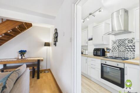 EweMove Estate Agents Basingstoke - Sorrells Close