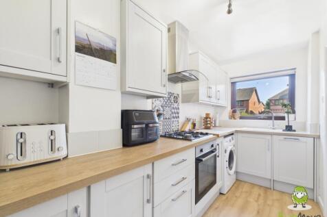EweMove Estate Agents Basingstoke - Sorrells Close