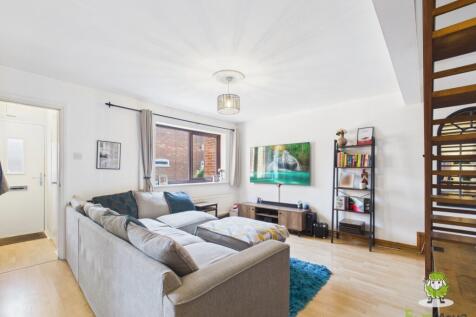 EweMove Estate Agents Basingstoke - Sorrells Close
