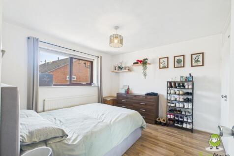 EweMove Estate Agents Basingstoke - Sorrells Close