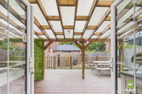 EweMove Estate Agents Basingstoke - Dovecote Way -