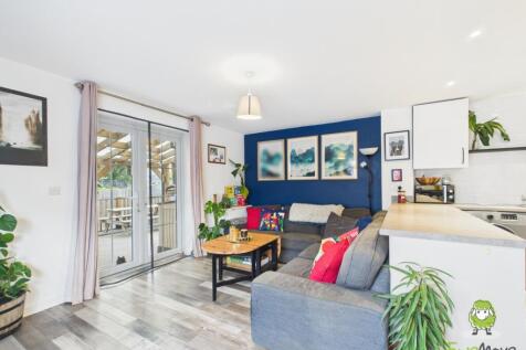 EweMove Estate Agents Basingstoke - Dovecote Way -