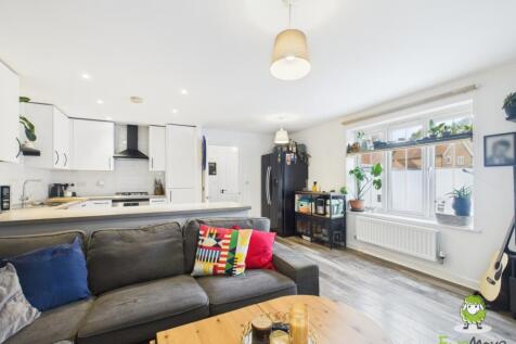 EweMove Estate Agents Basingstoke - Dovecote Way -