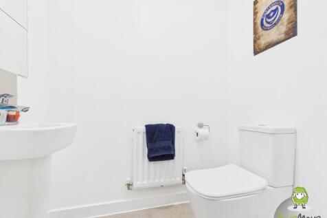 EweMove Estate Agents Basingstoke - Dovecote Way -