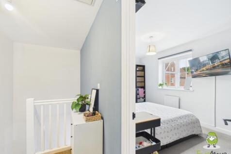 EweMove Estate Agents Basingstoke - Dovecote Way -