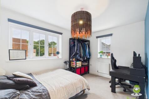 EweMove Estate Agents Basingstoke - Dovecote Way -