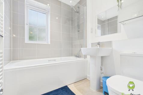 EweMove Estate Agents Basingstoke - Dovecote Way -