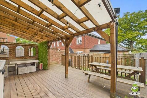 EweMove Estate Agents Basingstoke - Dovecote Way -