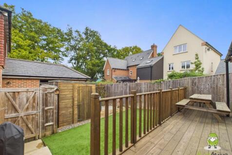 EweMove Estate Agents Basingstoke - Dovecote Way -