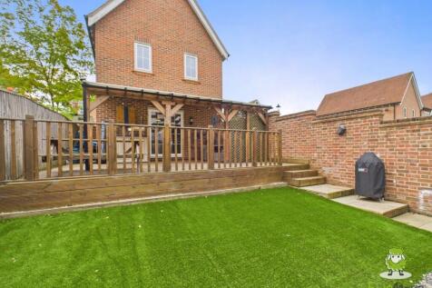 EweMove Estate Agents Basingstoke - Dovecote Way -