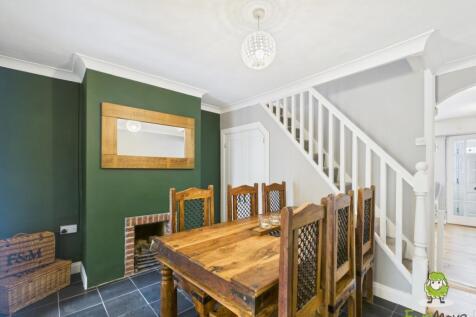 EweMove Estate Agents Basingstoke - Upper Sherbour