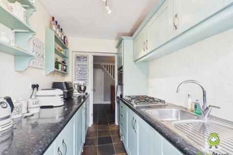 EweMove Estate Agents Basingstoke - Upper Sherbour