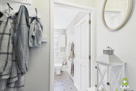 EweMove Estate Agents Basingstoke - Upper Sherbour