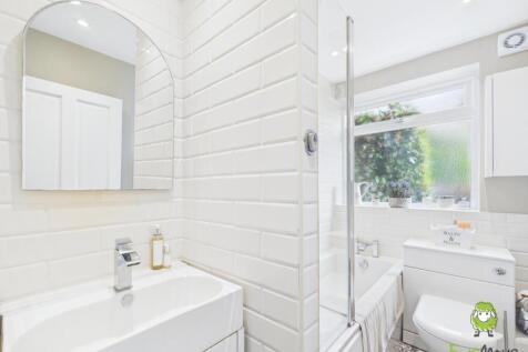 EweMove Estate Agents Basingstoke - Upper Sherbour